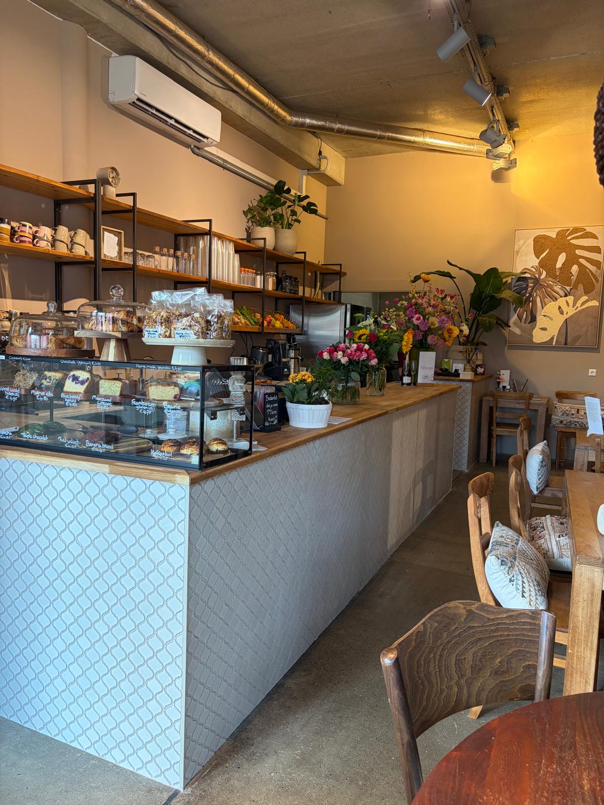 Interieur van Mienn Coffee voor bezoekers uit Alkmaar
